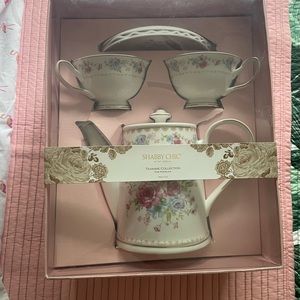 BRAND NEW SHABBY CHIC TEAPOT, TEACUPS AND SAUCERS SET